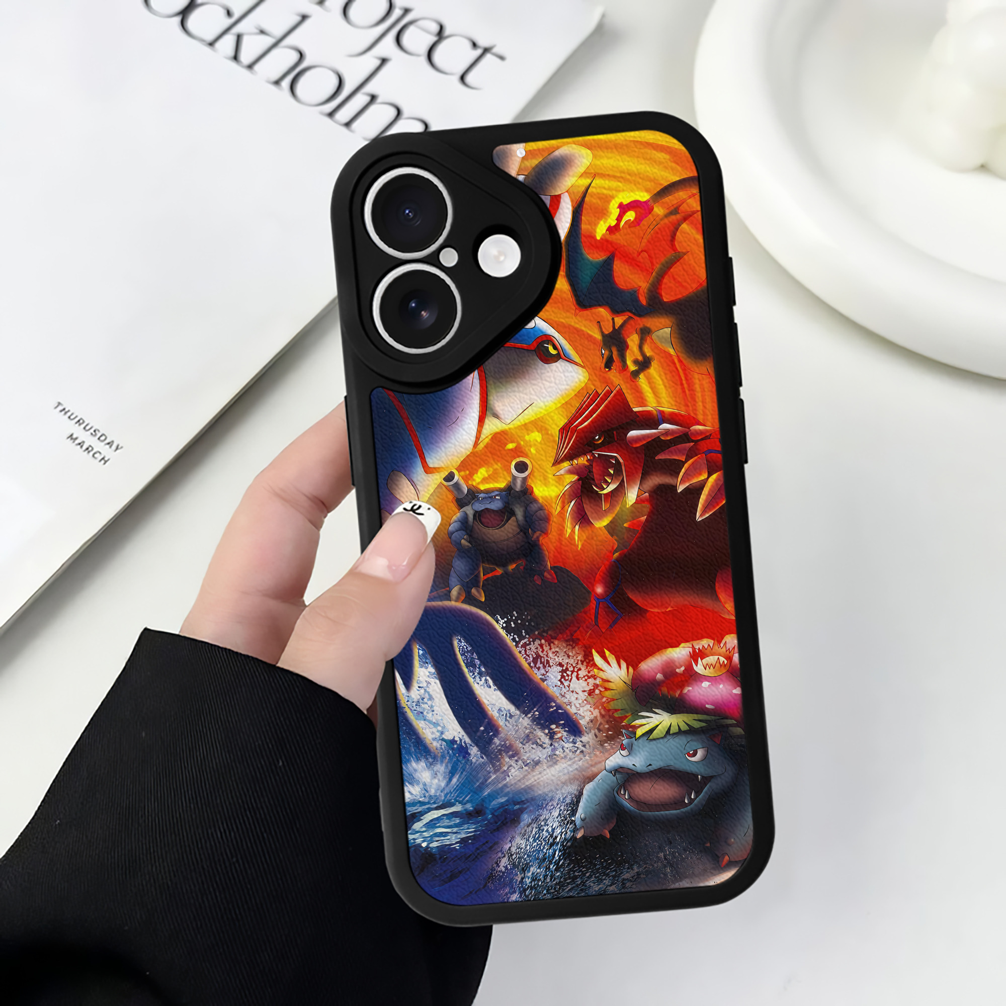 （画像用） ポケットモンスター Pokémon 【iPhone 16シリーズ対応】シリコンスマホケース（レザー調） 材質：シリコン
